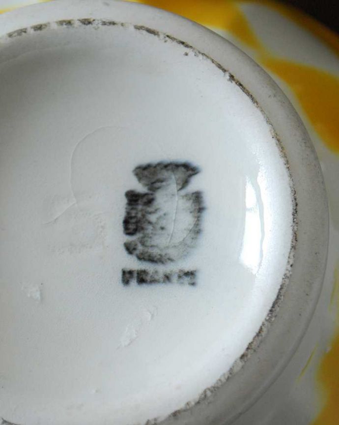 アンティーク 陶磁器の雑貨 アンティーク雑貨 フランス便で到着 Digoin & Sarreguemines製のアンティークカフェオレボウル。裏側には品質の証製造メーカー保証の意味がこもった窯印、ポーセリンマークがあります。(m-829-z)