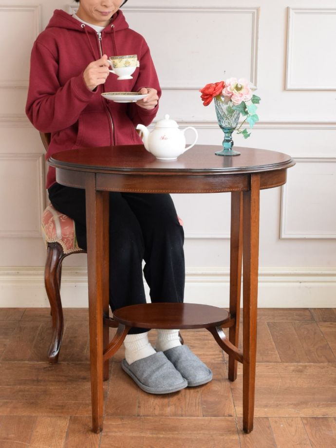 アンティークのオケージョナルテーブル