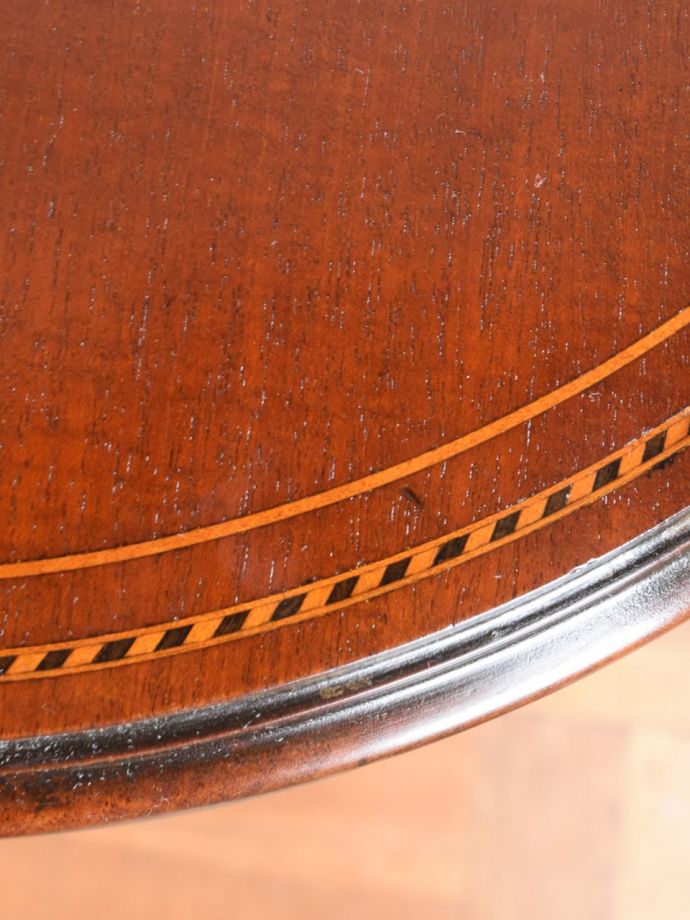 アンティークテーブルの装飾