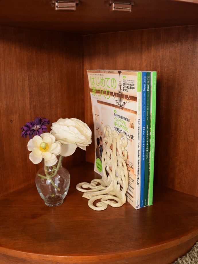 キャビネットの扉の中