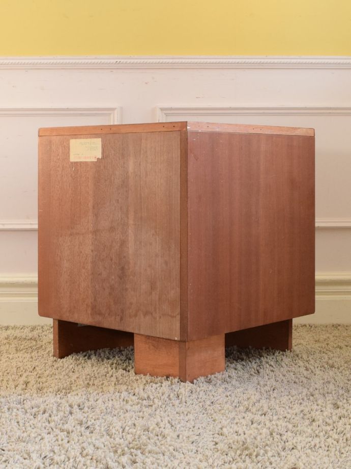 キャビネットの裏側