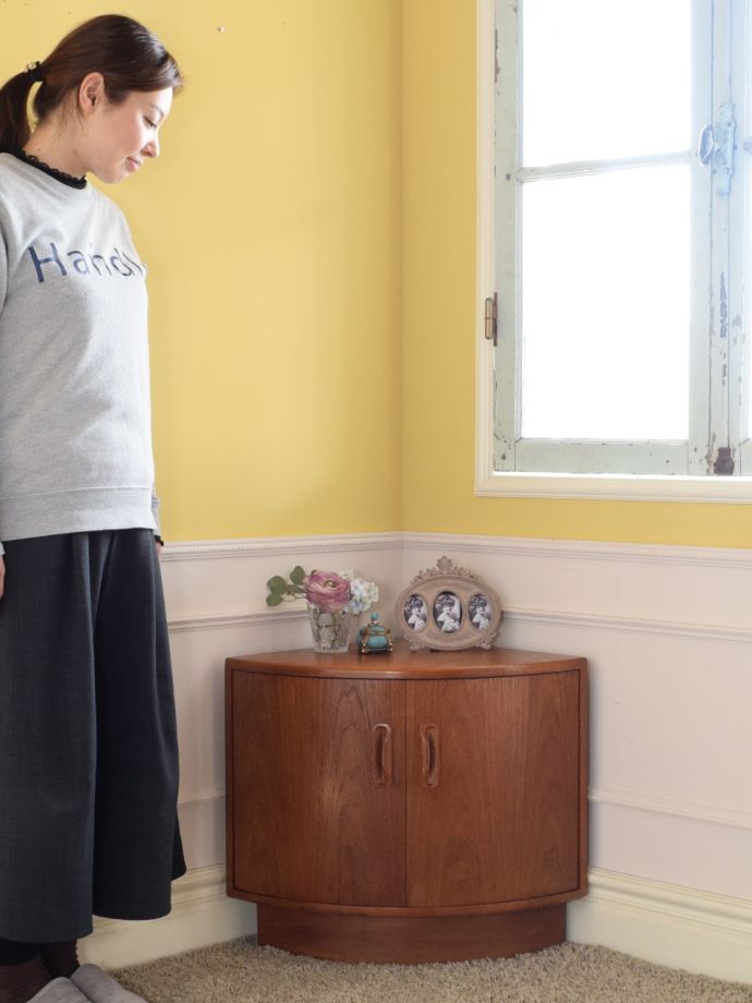 G-PLANのコーナーキャビネット