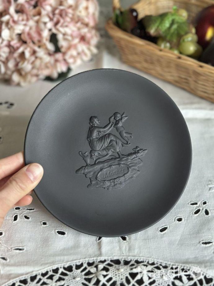 ウェッジウッドのマザーズプレート、ジャスパーウェアのブラック