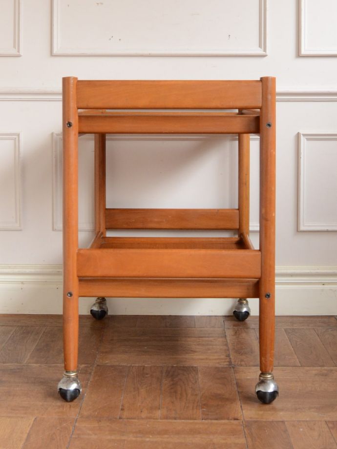 ビンテージワゴンの側面