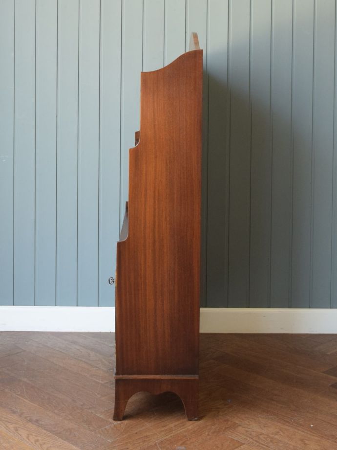 オープンシェルフの側面