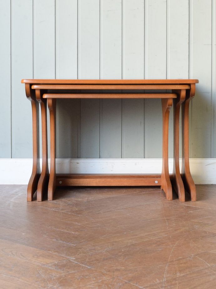 コーヒーテーブルの側面