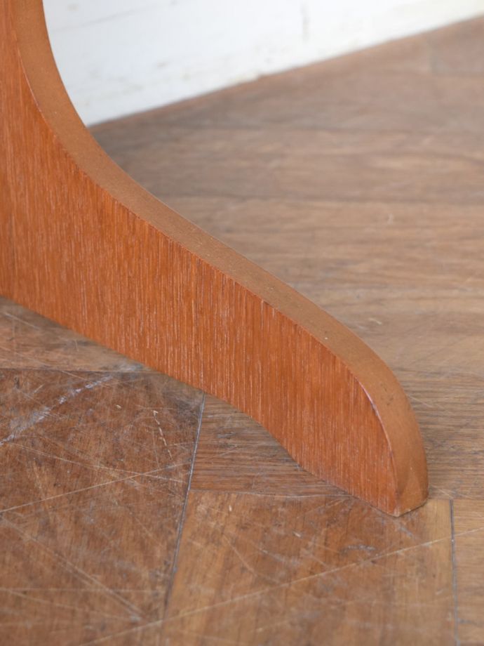 ビンテージテーブルの脚