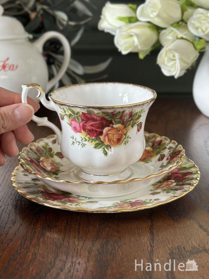 イギリスのカップ&ソーサー(トリオ)