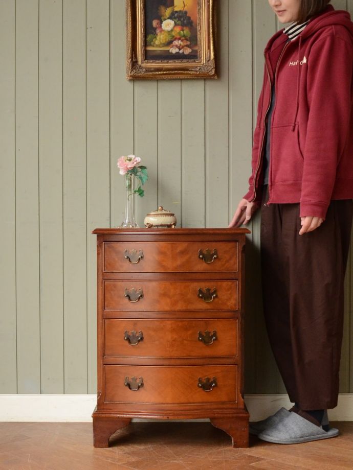 英国アンティークのチェスト