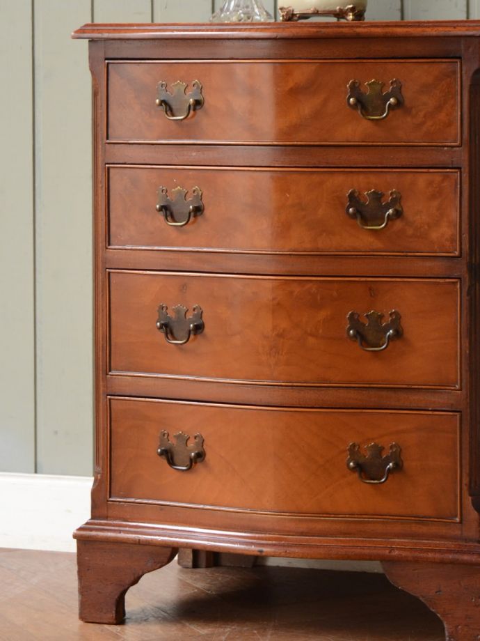 アンティークチェストの美しい木目