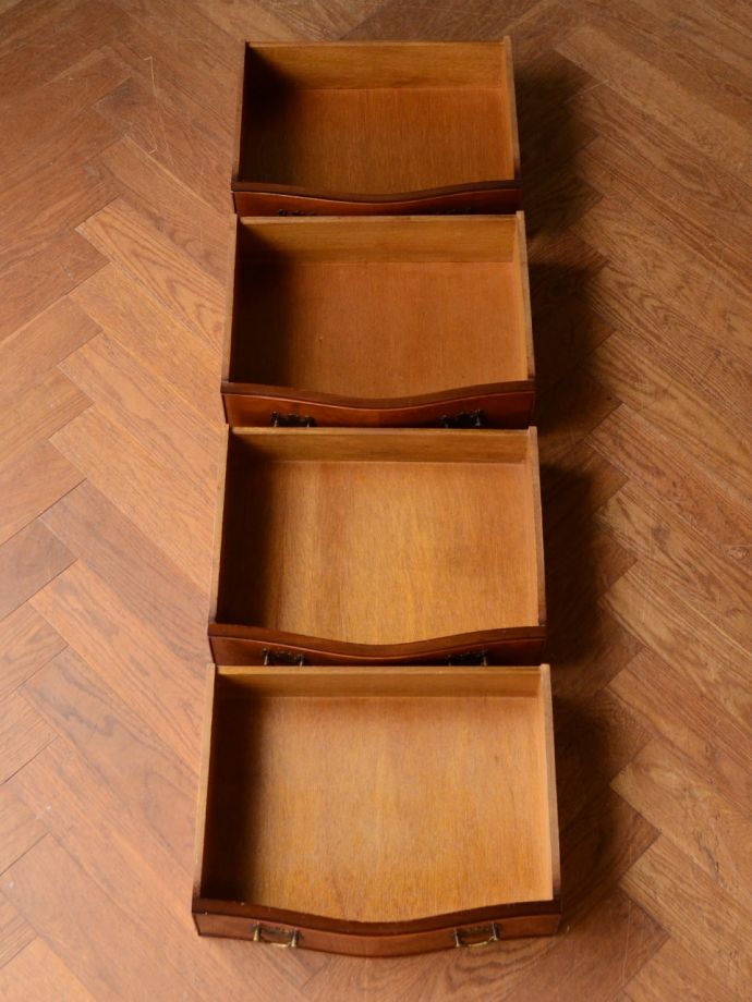 おしゃれなチェストの引き出しの中