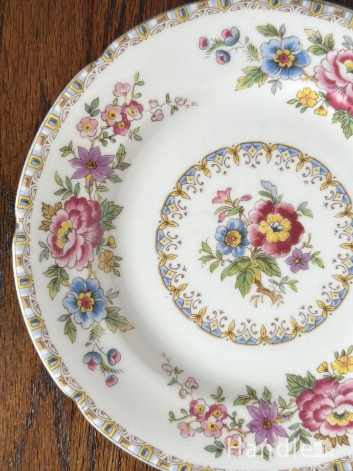 イギリスのカップ＆ソーサー(トリオ)