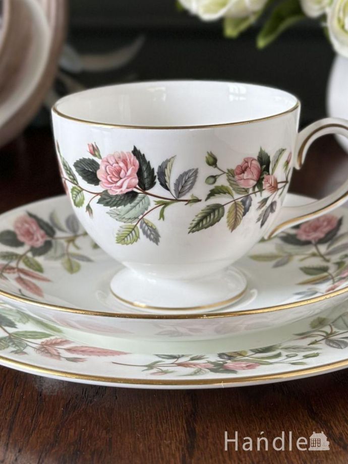 ウェッジウッドのハサウェイローズ、アンティークのカップ＆ソーサー