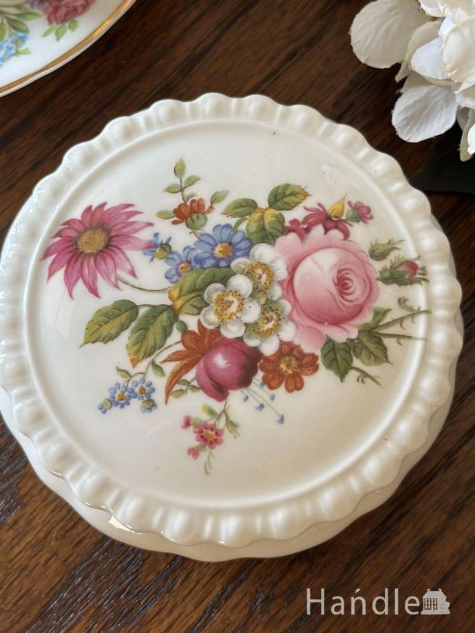 アンティークの小物入れ