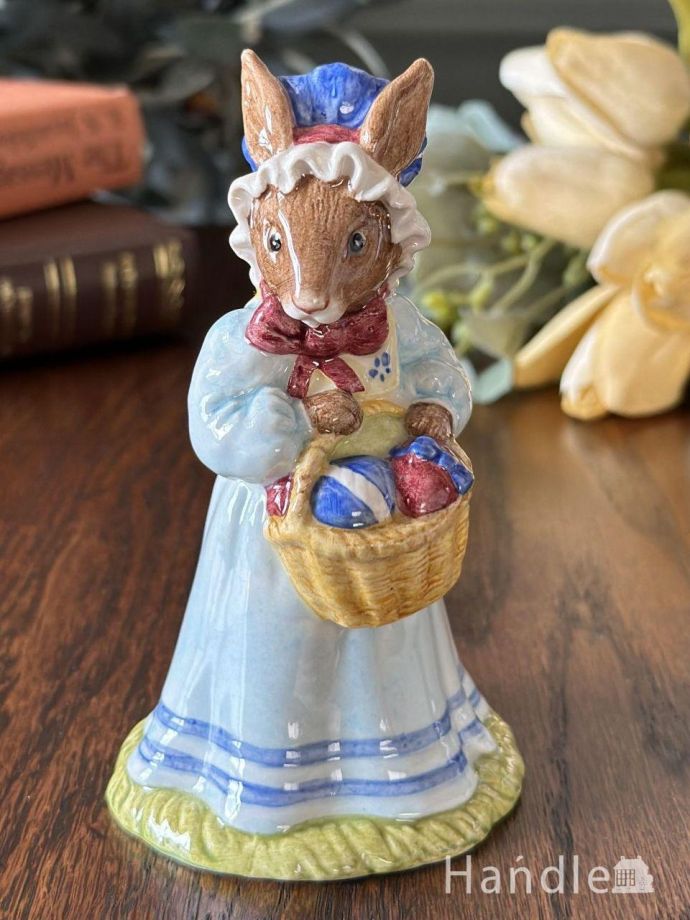 イギリスから届いたロイヤルドルトンのフィギュア、ミセスバニキンズ