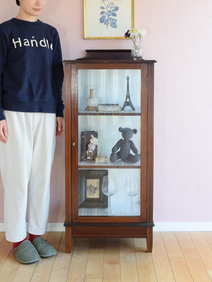 英国アンティークのガラスキャビネット