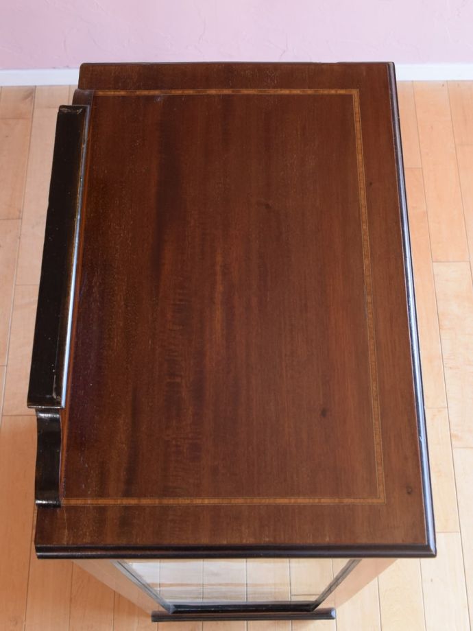 アンティークキャビネットの天板