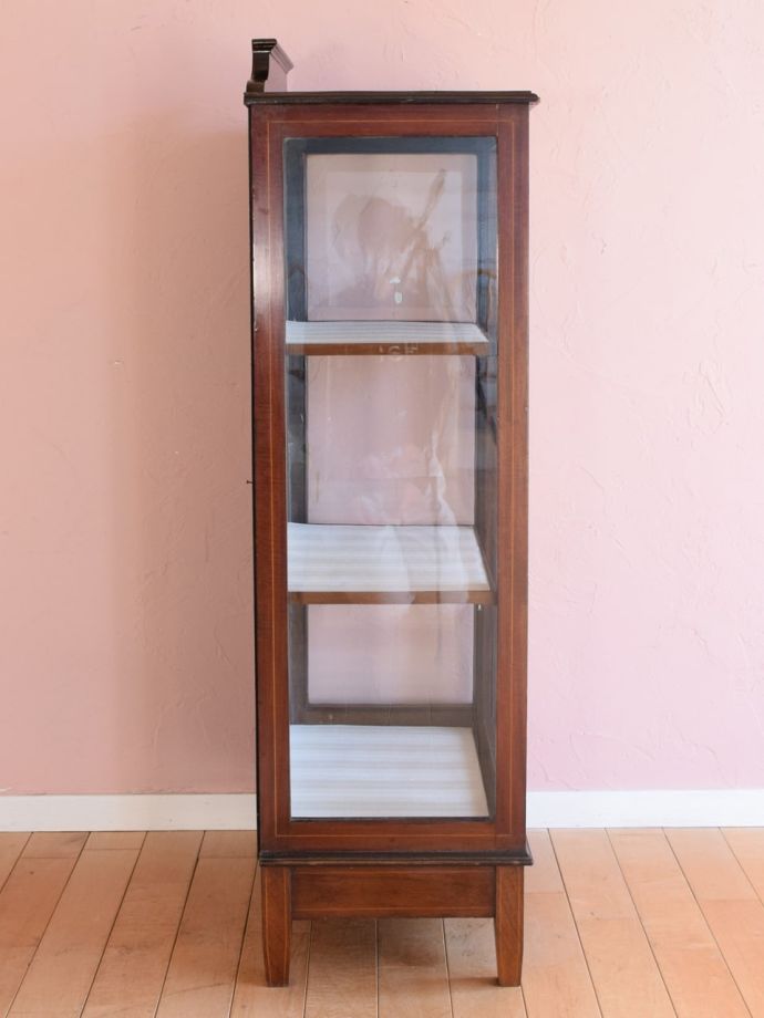 キャビネットの側面