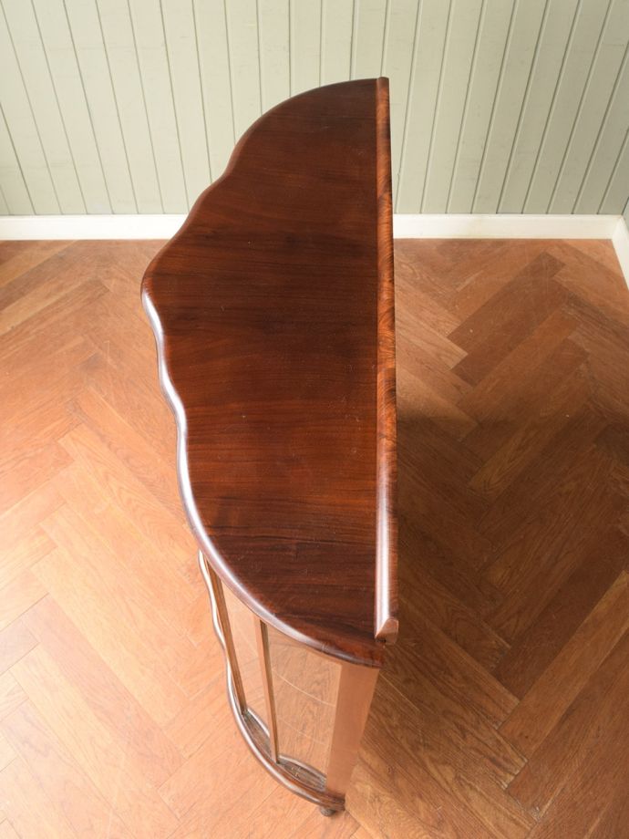 アンティークキャビネットの天板