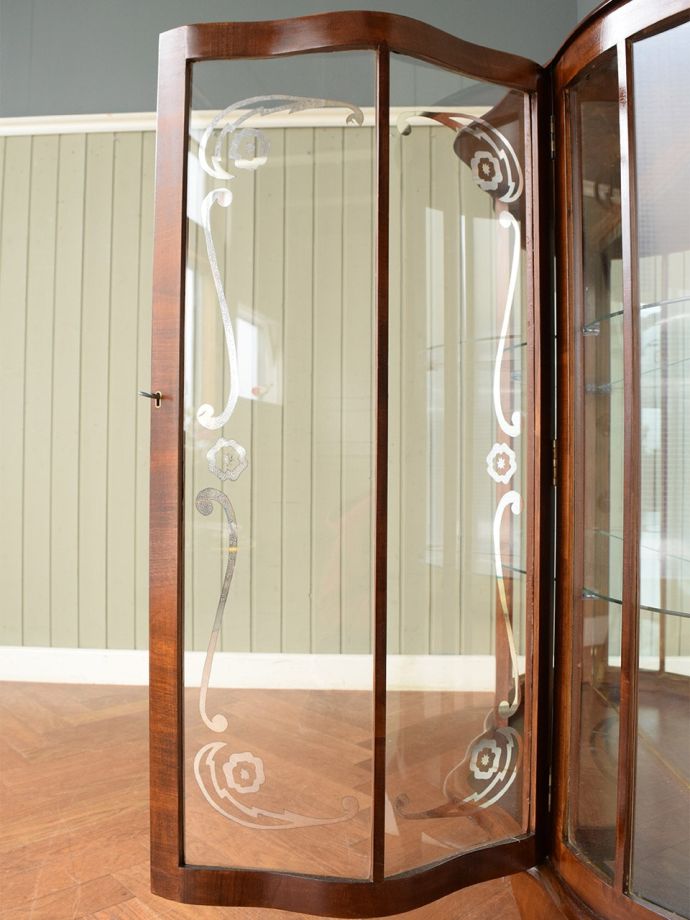 ガラス扉にある装飾