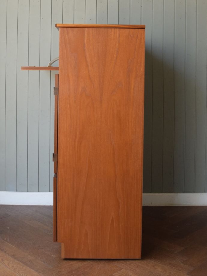 ビンテージ家具の側面