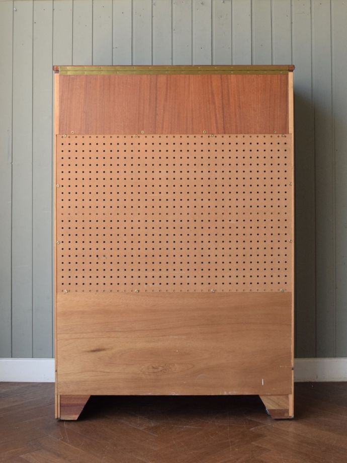 北欧スタイルの家具の後ろ姿