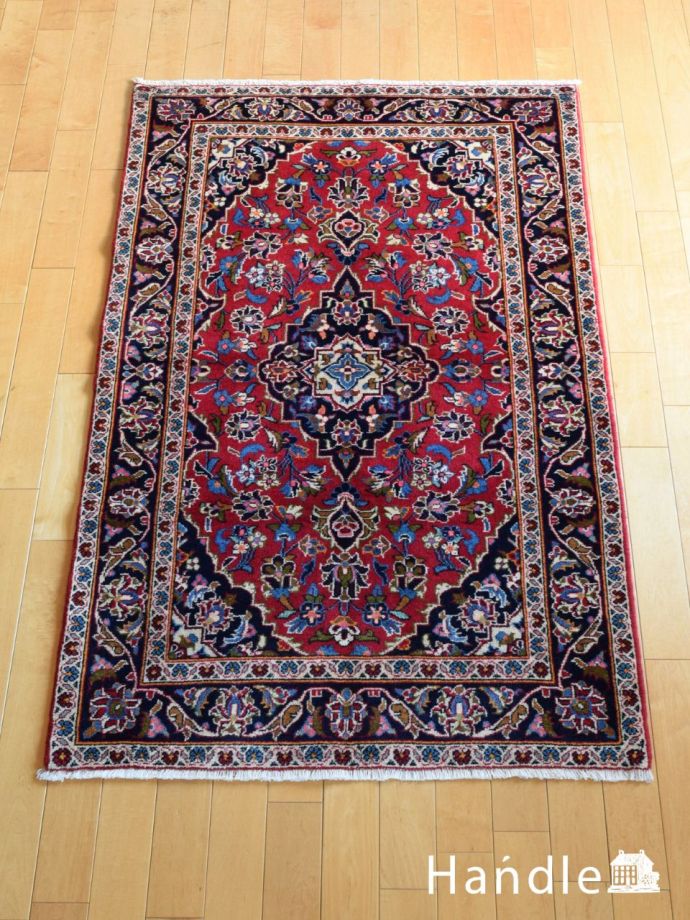 使いやすい大きさと色のオールドペルシャ絨毯、落ち着い赤と青のKashan