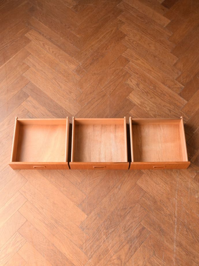 サイドボードの引き出し