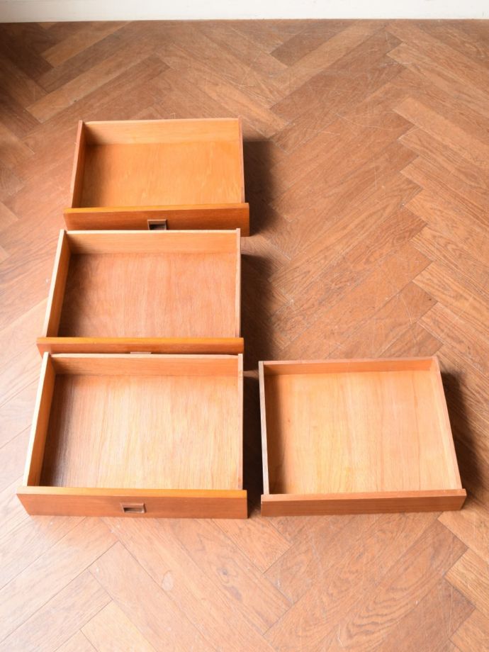 サイドボードの引き出し