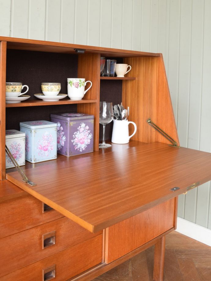 キャビネットのフラップ扉