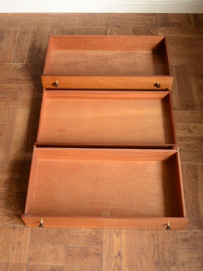 サイドボードの引き出し