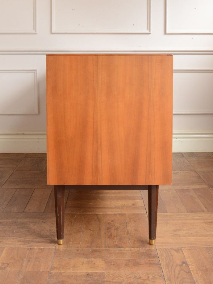 G-planのサイドボードの側面