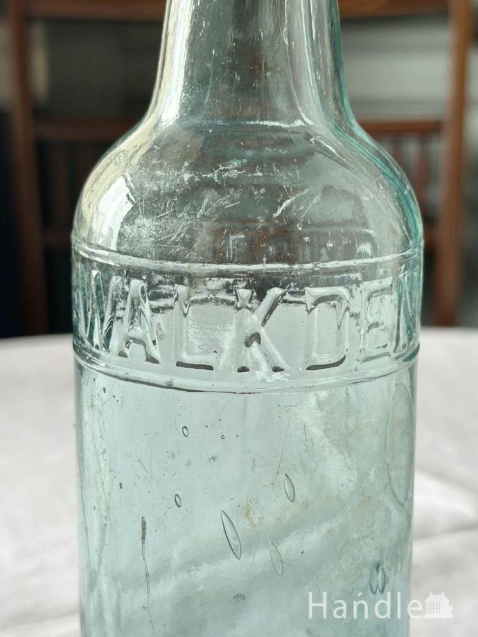 アンティーク ガラスボトル アンティーク雑貨 フタ付きのアンティークガラスボトル、エンボス入りボトル(J.P.CRAVEN & SON)。ほっこりした気分になるアンティークのガラス瓶今の時代、プラスチックやペットボトルが当たり前だけれど、当時はこんなに可愛いビンの中に入れられていたんだな・・・って。(k-3080-z)