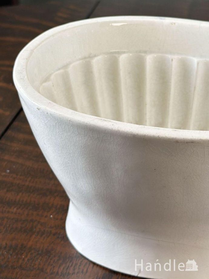 アンティーク 陶磁器の雑貨　アンティーク雑貨　美しいゼリーを作っていたアンティーク、小物入れにもなる陶器製のゼリーモールド。食卓を華やかに彩ったゼリーモールドフルーツが貴重だった時代に、いろとりどりのゼリーや前菜などをかたどって使われていたモールド。(m-2915-z)