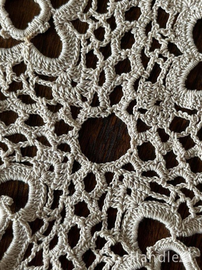 スクエア型の可愛いアンティーク、クロッシェレースのおしゃれな