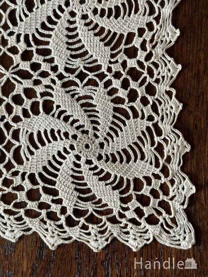 フランスから届いたアンティークのドイリー、スクエア型がおしゃれな