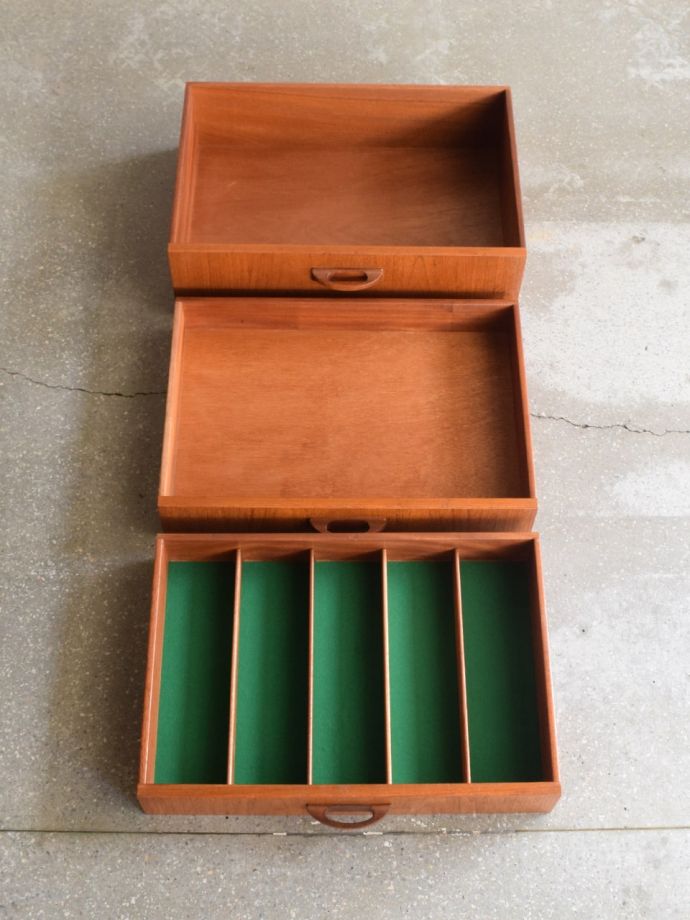 サイドボードの引き出し