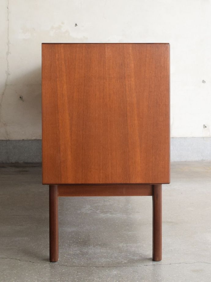 G-planのサイドボードの側面