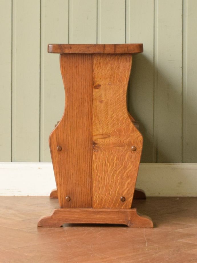 マガジンラックの側面