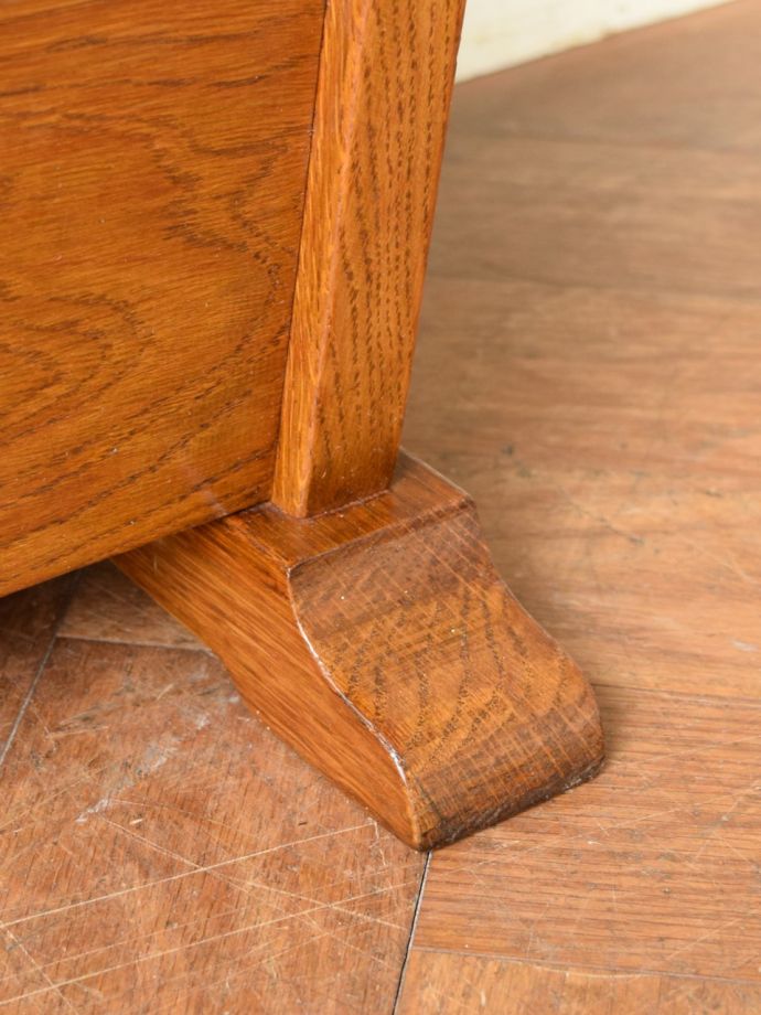 マガジンラックの脚