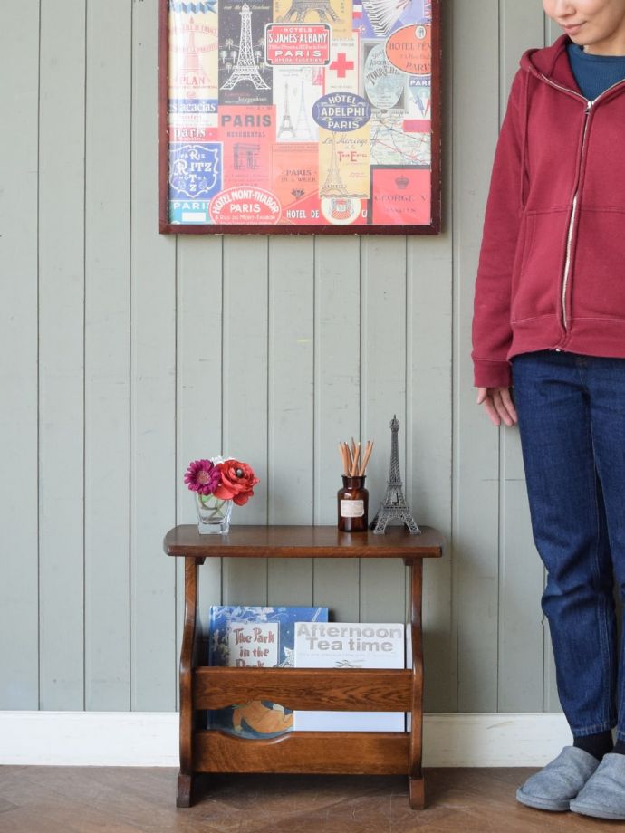 アンティークのおしゃれなマガジンラック