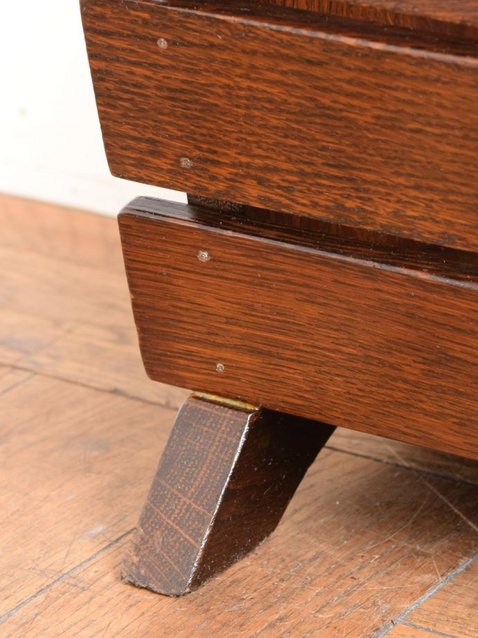 マガジンラックの脚