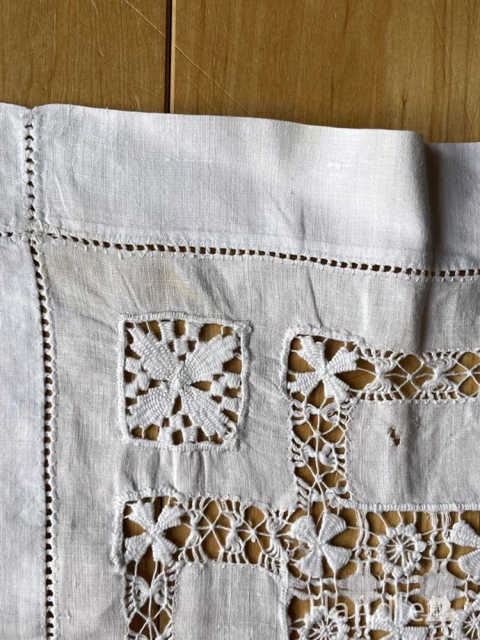 ドロンワークレースのテーブルマット、フランスから届いたアンティーク