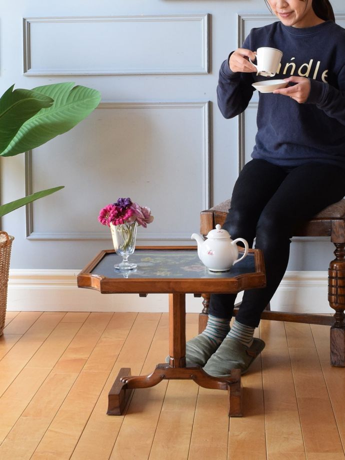 フランスの優雅なコーヒーテーブル