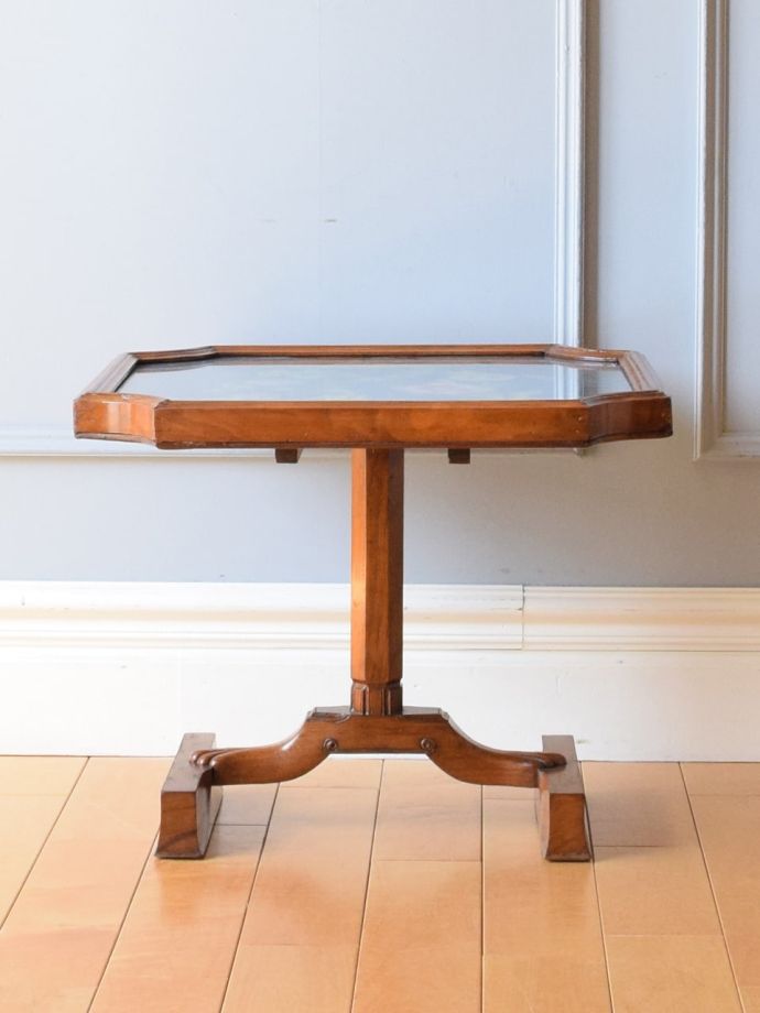 コーヒーテーブルの側面