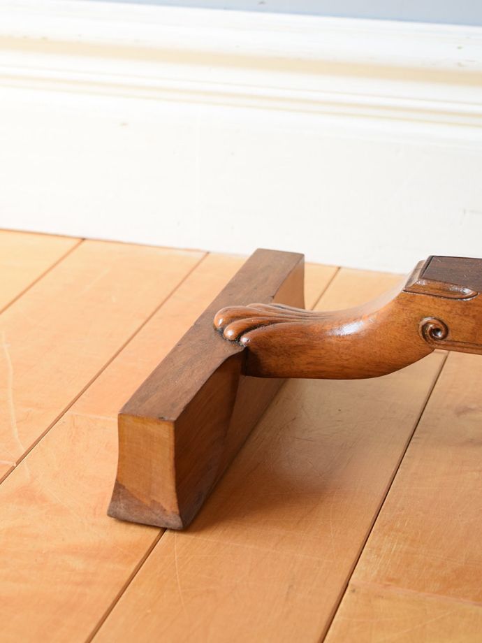 アンティークテーブルの脚