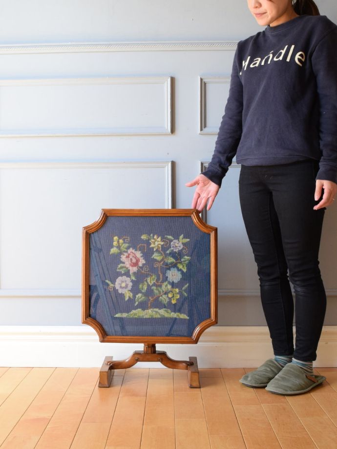 フランスの家具らしい優雅なデザイン