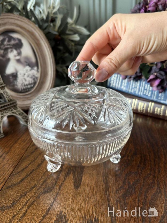 イギリスから届いたアンティークガラスの器、プレスドグラスの