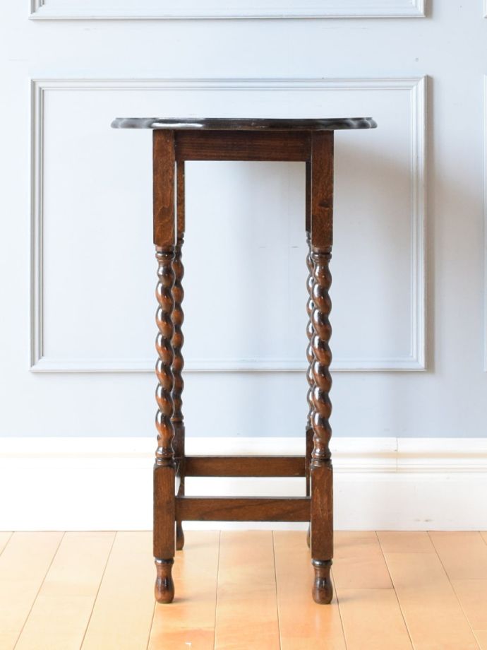 どこから見てもキレイなサイドテーブル