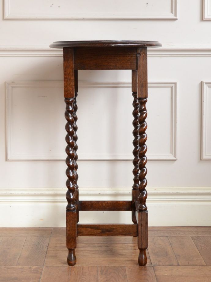 どこから見てもキレイなサイドテーブル